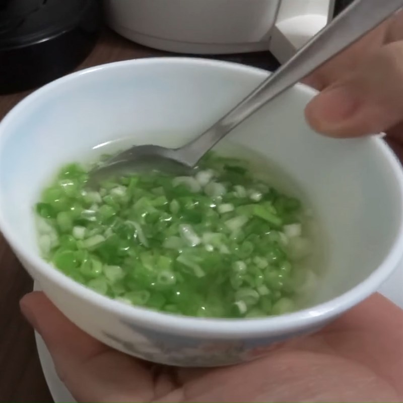 Step 2 Make scallion oil Corn roasted with scallion oil