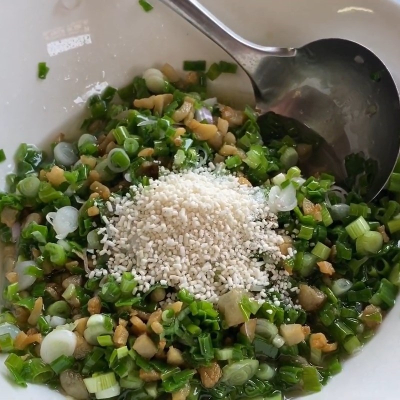 Step 4 Making scallion oil for grilled razor clams