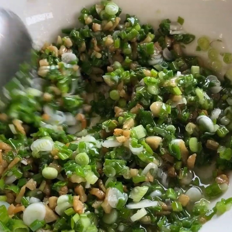Step 4 Making scallion oil for grilled razor clams
