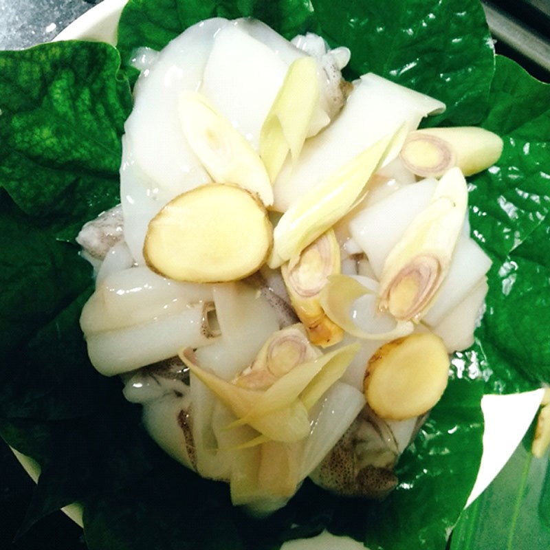 Step 3 Steamed Squid with Betel Leaves Steamed Squid with Betel Leaves