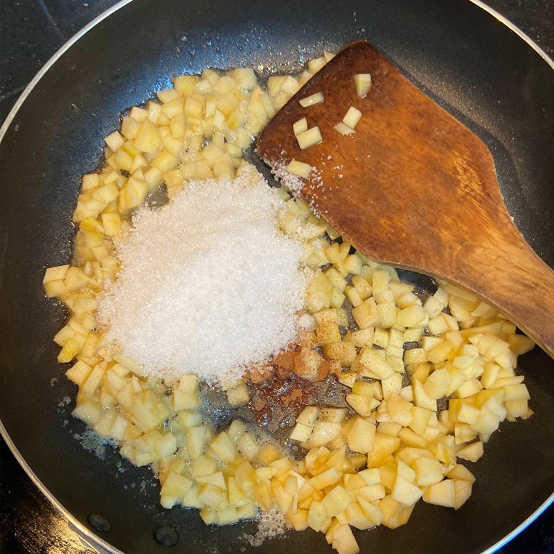 Step 4 Making the filling Traditional baked apple pie