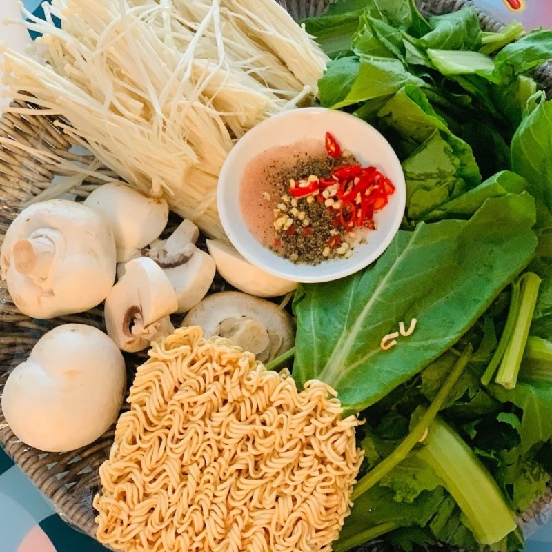Step 4 Making the dipping sauce for chicken hot pot with green pepper