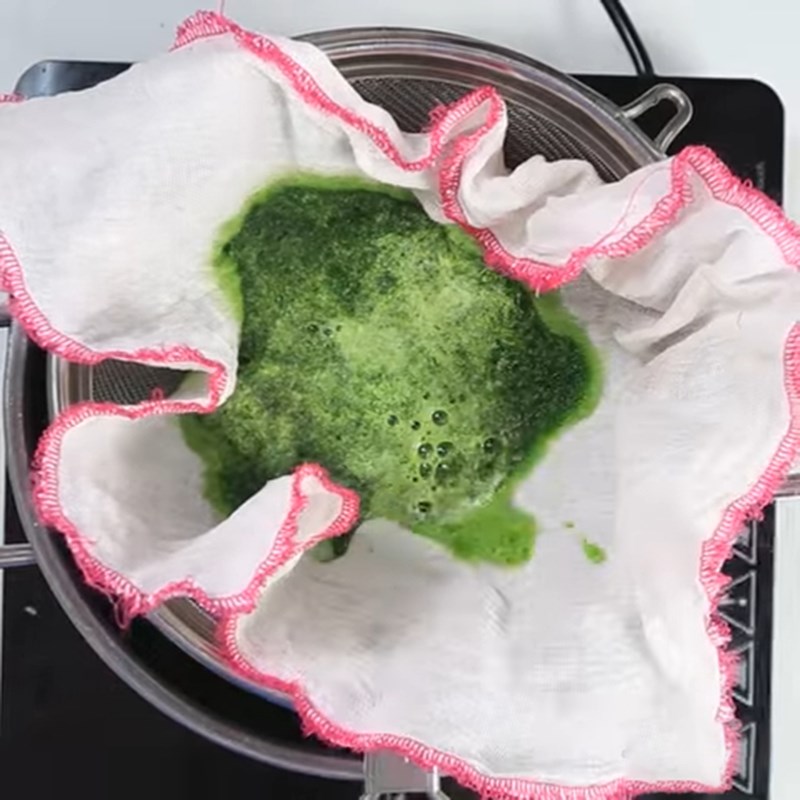 Step 1 Make pandan extract for pandan yogurt