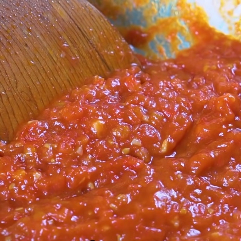 Step 1 Make tomato sauce for beef stew with beans