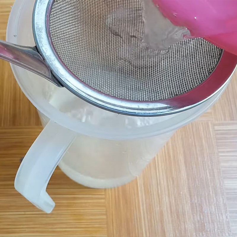 Step 1 Prepare clear lime water for Găng Jelly with Găng leaf powder