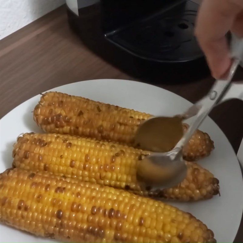 Step 1 Roast corn with an air fryer Corn roasted with scallion oil