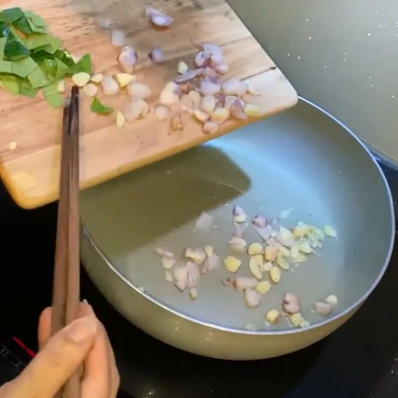 Step 2 Make Garlic Stir-Fried Fig