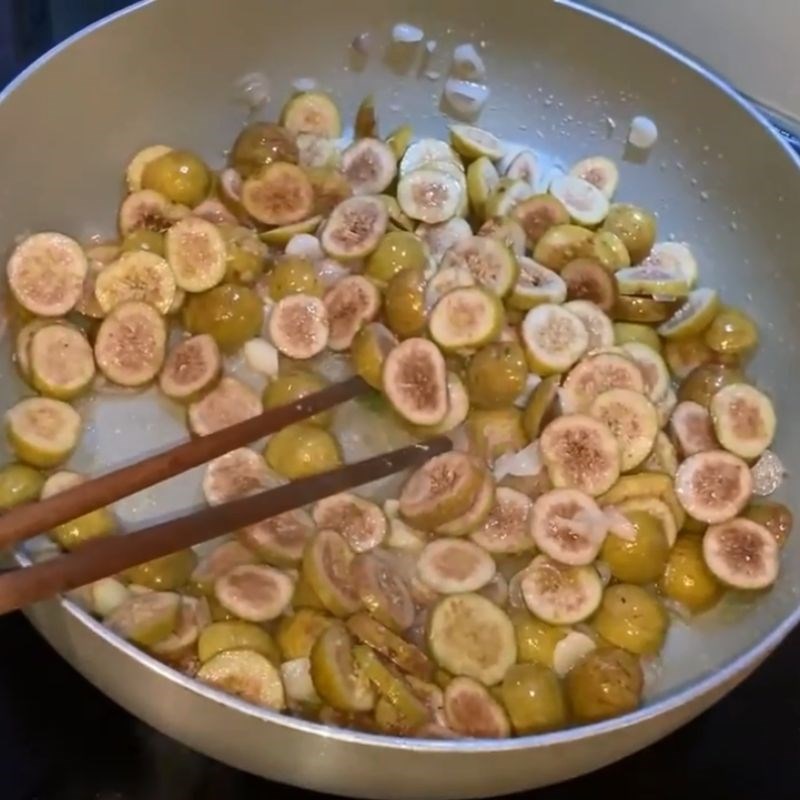 Step 2 Cooking garlic sautéed fig Garlic sautéed fig