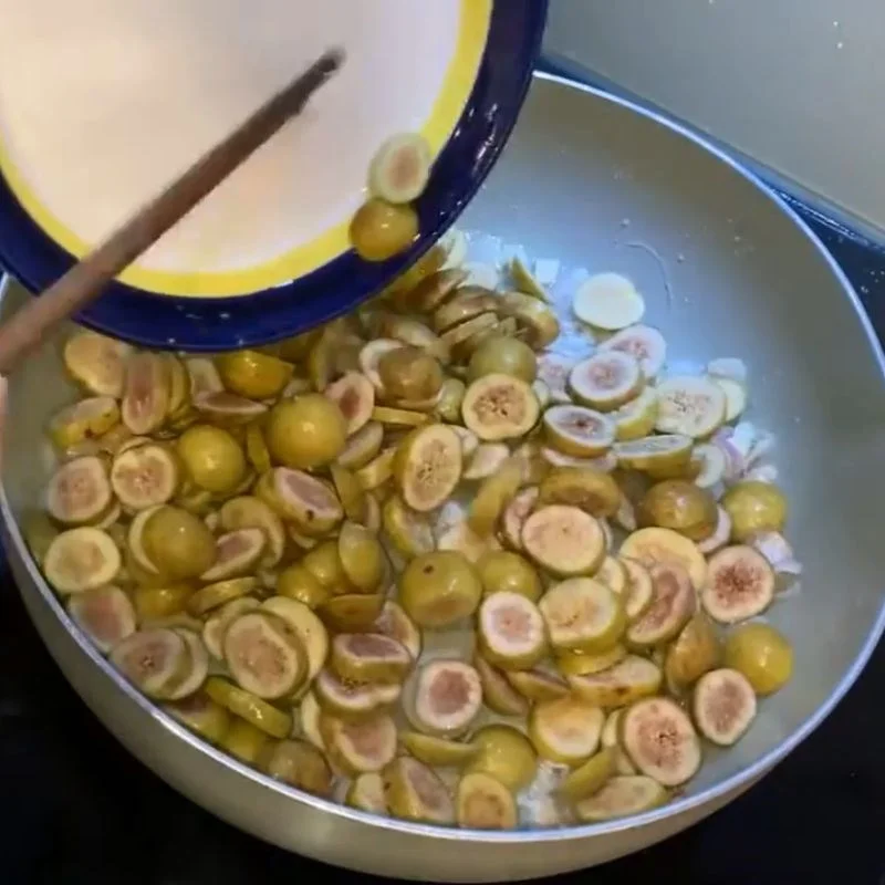 Step 2 Cooking garlic sautéed fig Garlic sautéed fig