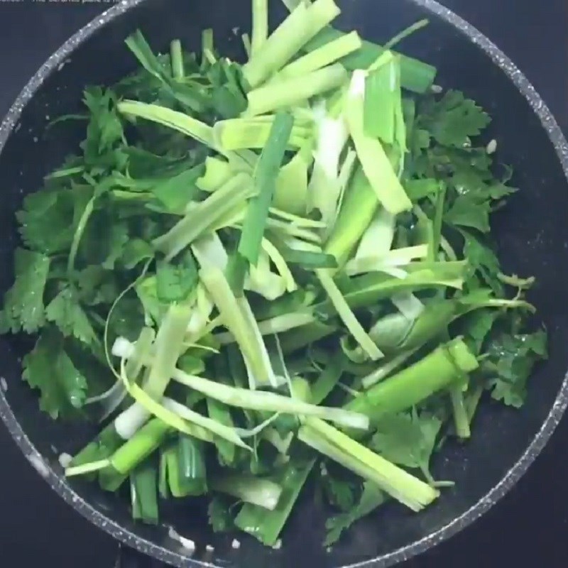 Step 4 Stir-fried beef with celery and leeks