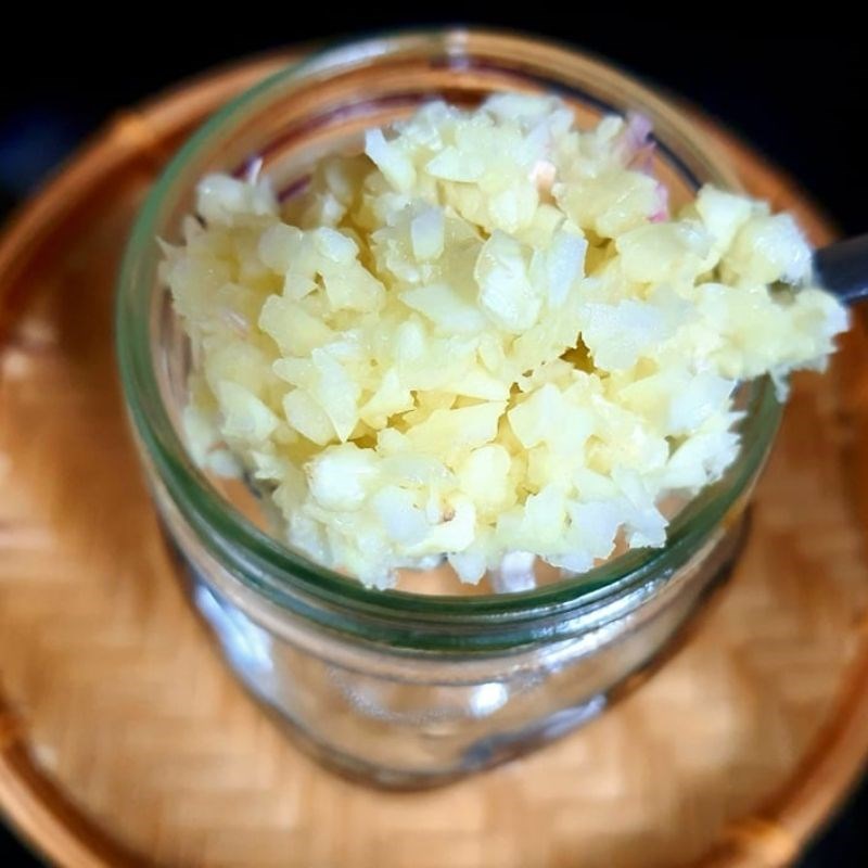 Step 2 Make garlic soaked in honey Garlic soaked in honey