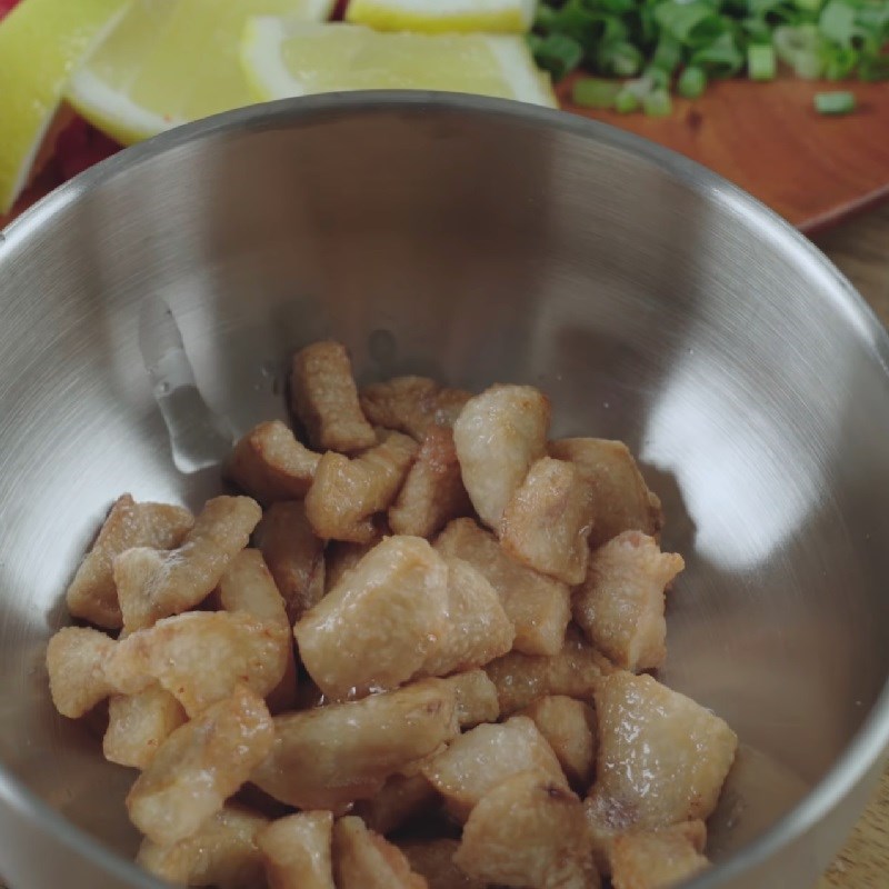 Step 4 Making crispy pork cracklings for noodle soup
