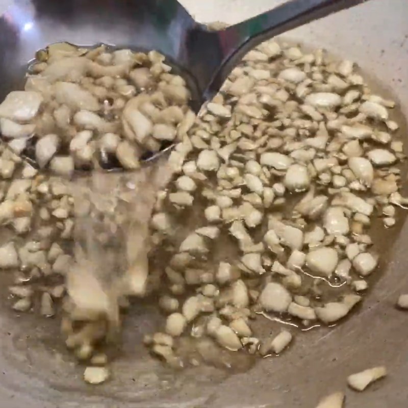 Step 3 Make crispy pork fat Grilled razor clams with onion fat