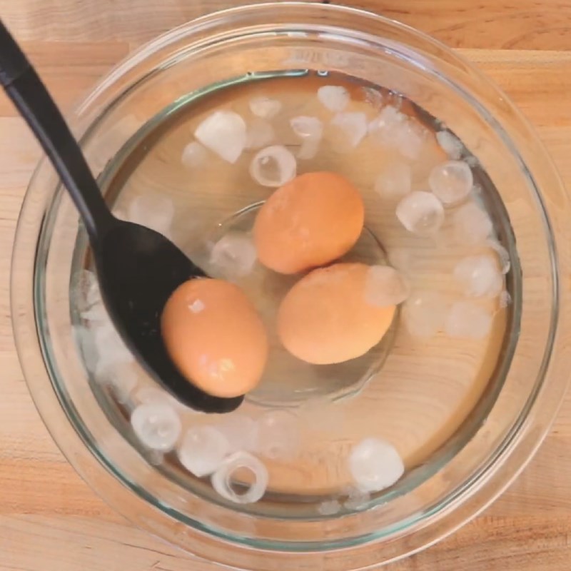 Step 3 Making marinated eggs for Tsukemen ramen