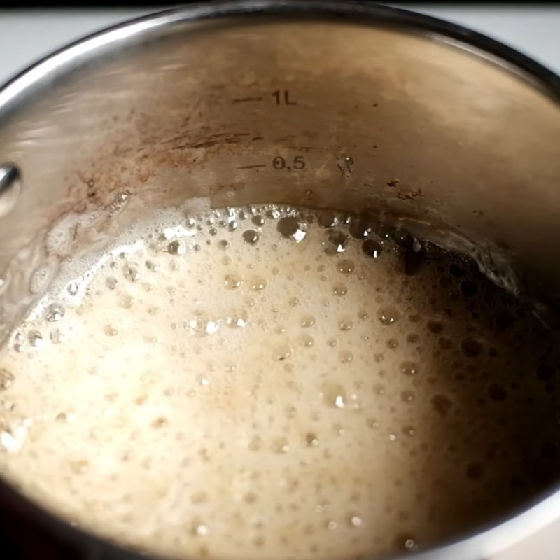 Step 1 Cook the sugar syrup for Dalgona latte