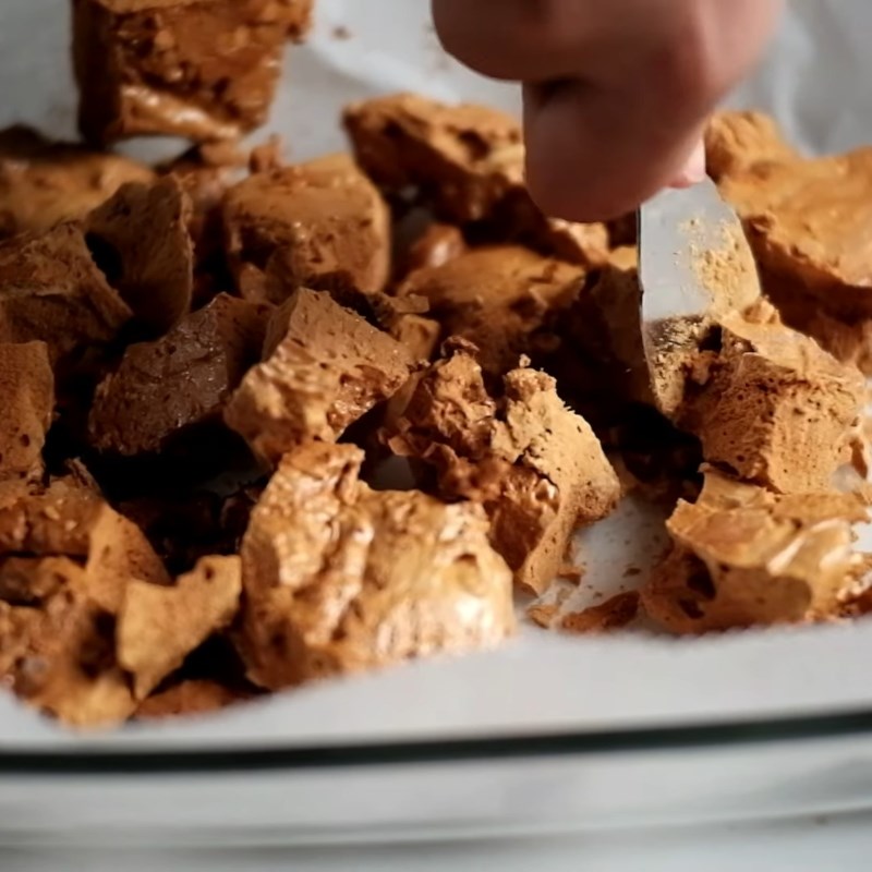 Step 2 Pour into molds and crush the dalgona candy for Dalgona latte