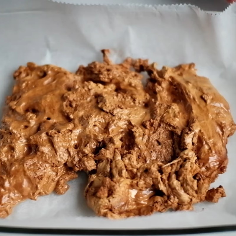 Step 2 Pour into molds and crush the dalgona candy for Dalgona latte