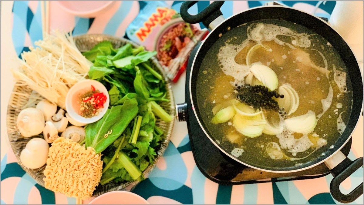 2 ways to cook spicy green pepper chicken hotpot, warming for the cold rainy season 21 Old chicken hot pot cooked with green mushrooms