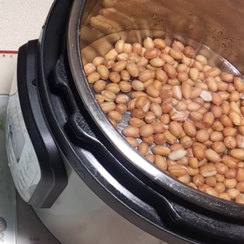 Step 2 Boil mung beans with a pressure cooker