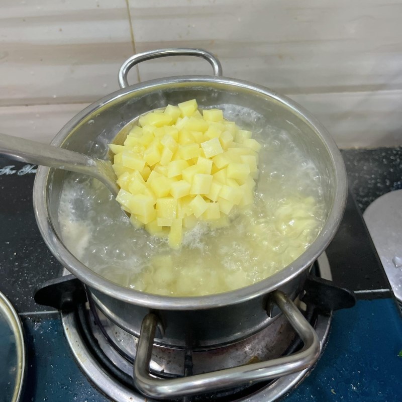 Step 2 Boiling vegetables Traditional Russian Salad