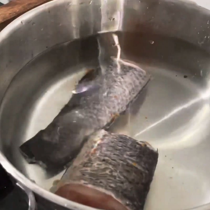 Step 2 Boil and Remove the Fish Bones for Snakehead Fish Porridge