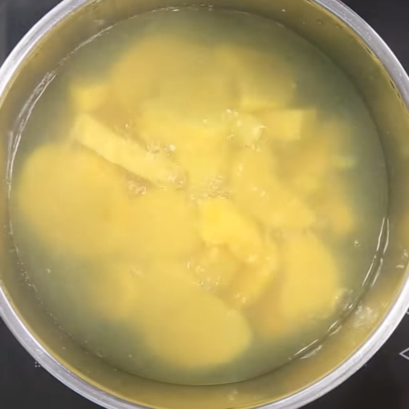 Step 1 Boil and cook sweet potatoes for golden sweet potato tapioca pearls