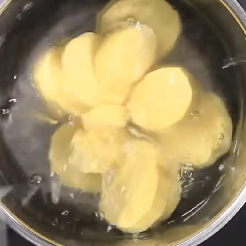 Step 1 Boil and cook sweet potatoes for golden sweet potato tapioca pearls