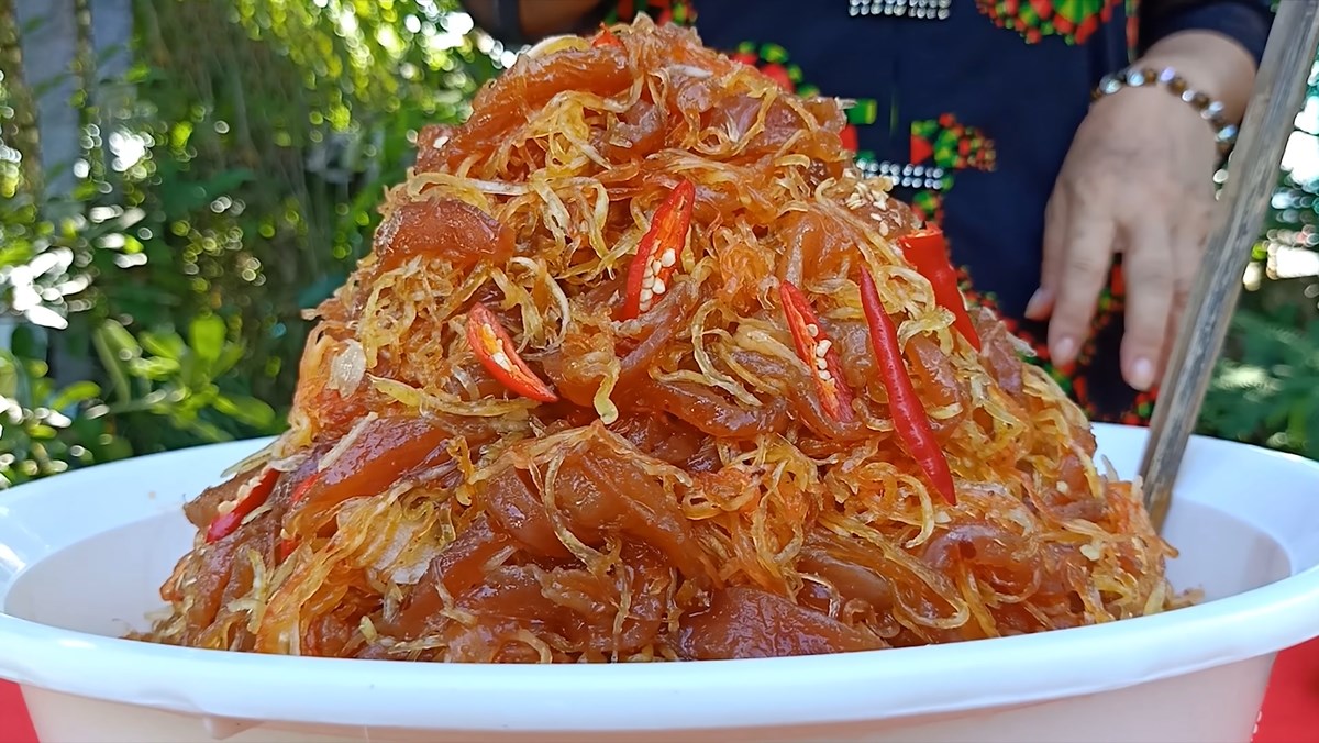 2 Ways to Make Delicious and Irresistible Thai Fish Sauce with Snakehead Fish and Papaya 18 Fish sauce with snakehead fish and green papaya mixed with rice powder