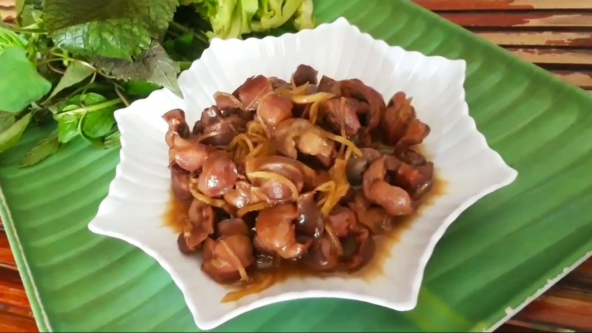 Fried chicken gizzards with ginger