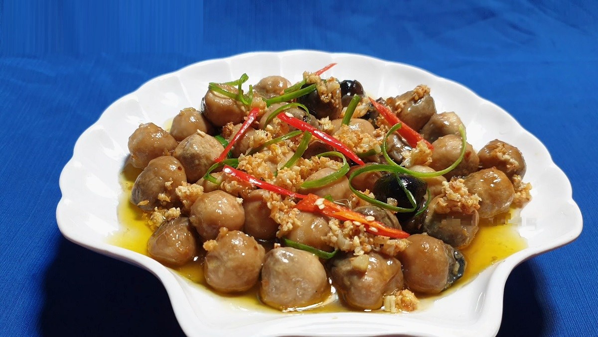 3 Ways to Make Delicious and Simple Stir-Fried Straw Mushrooms with Lăn, Saté, and Garlic Butter Vegetarian 24 Stir-fried Straw Mushrooms with Butter and Garlic