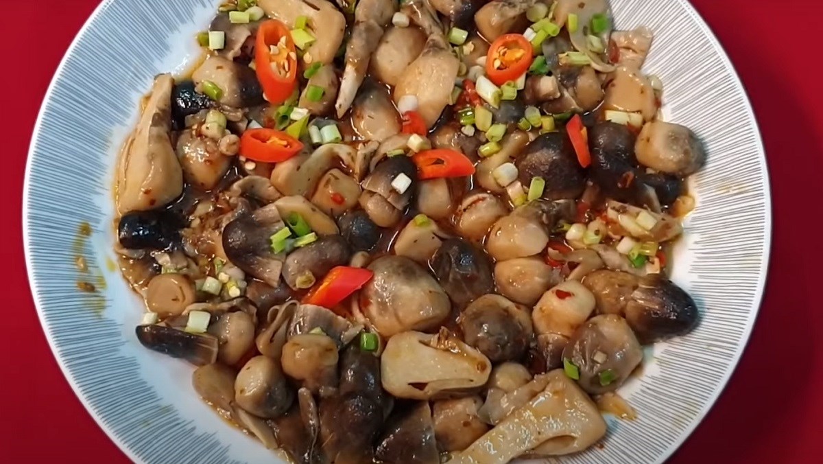 3 Ways to Make Delicious and Simple Stir-Fried Straw Mushrooms with Lăn, Saté, and Garlic Butter Vegetarian 12 Stir-fried Straw Mushrooms with Satay