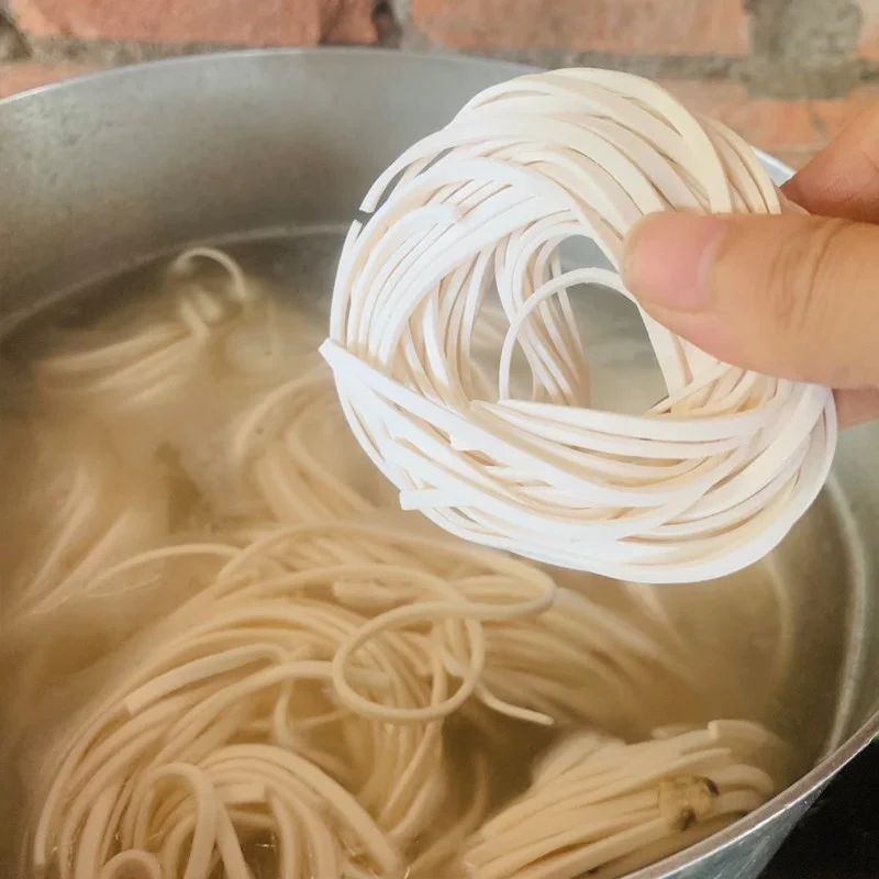 Step 3 Cooking snakehead fish noodle soup Snakehead fish noodle soup (recipe shared by a user)