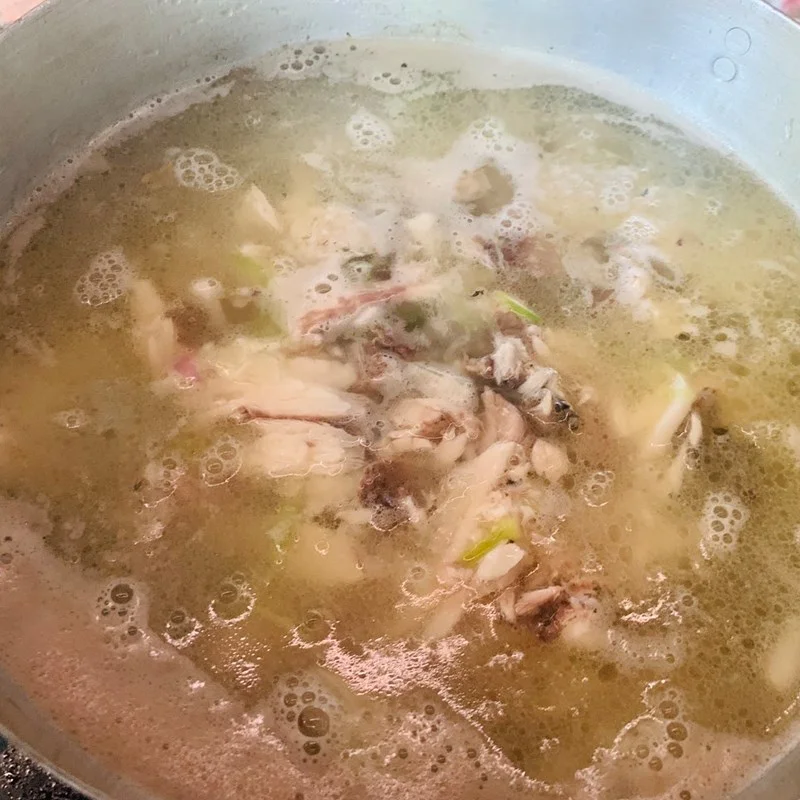 Step 3 Cooking snakehead fish noodle soup Snakehead fish noodle soup (recipe shared by a user)