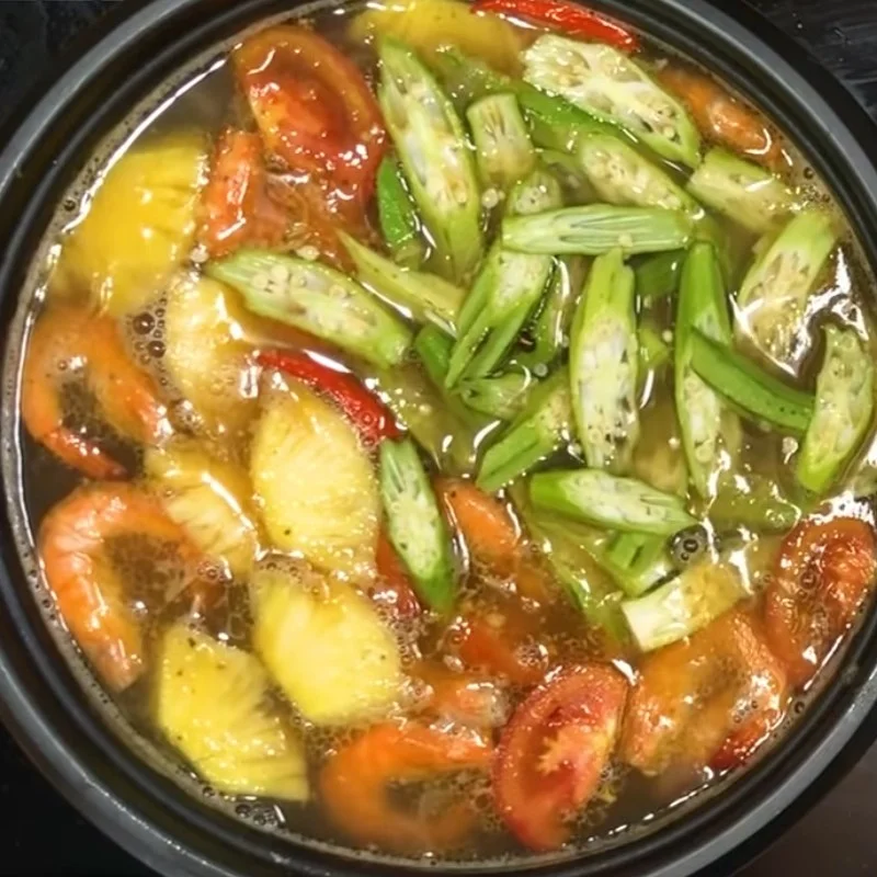 Step 4 Cooking soup with sour shrimp and fragrant tomatoes