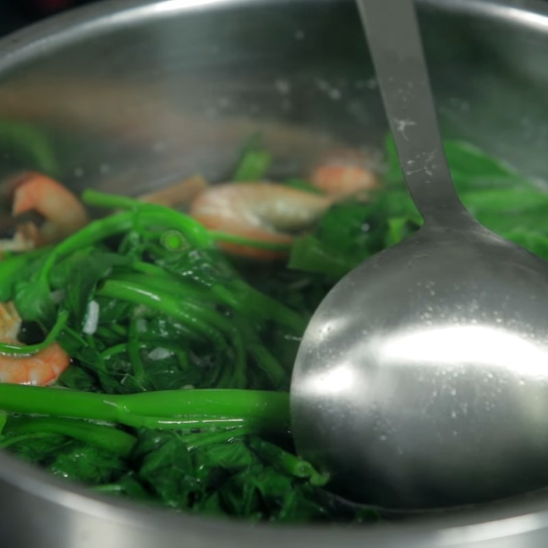 Step 3 Cook the Soup Sour Shrimp Soup with Water Spinach