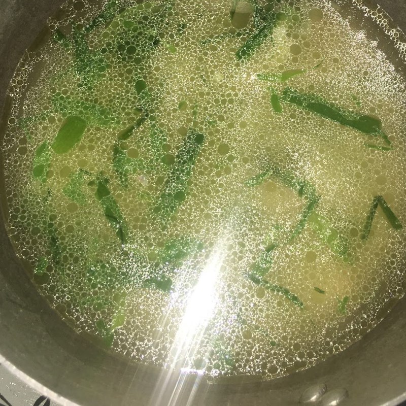 Step 3 Cook the soup for Fresh Shrimp Mustard Greens Soup