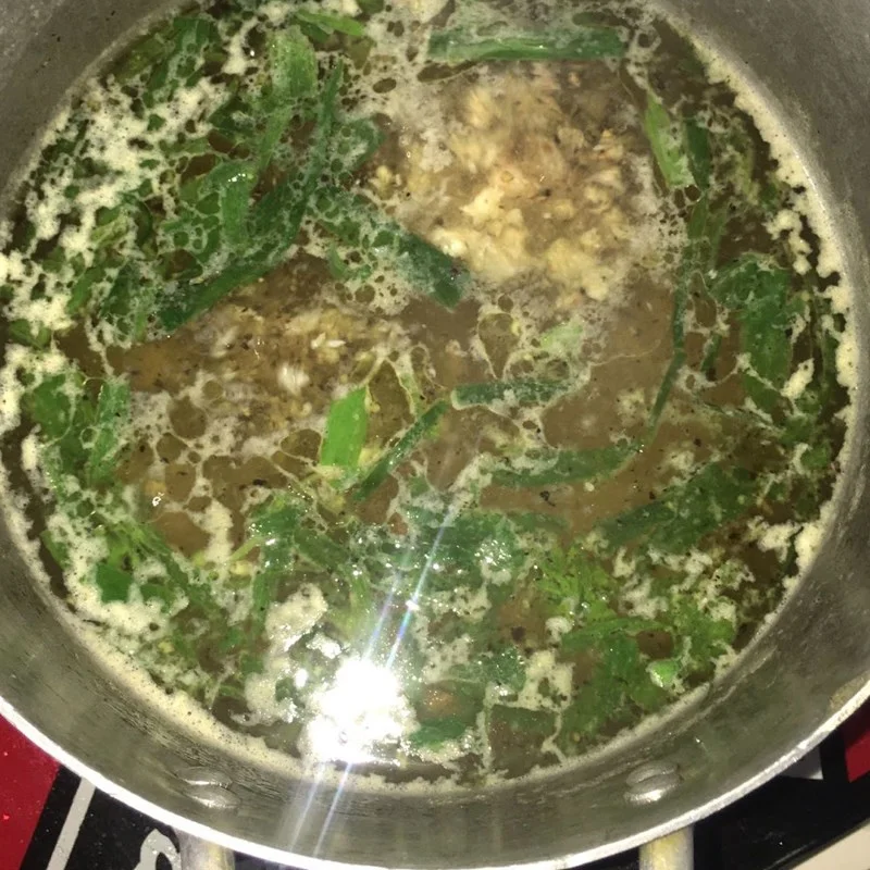Step 3 Cook the soup for Fresh Shrimp Mustard Greens Soup