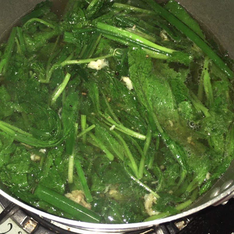 Step 3 Cook fresh shrimp mustard greens soup