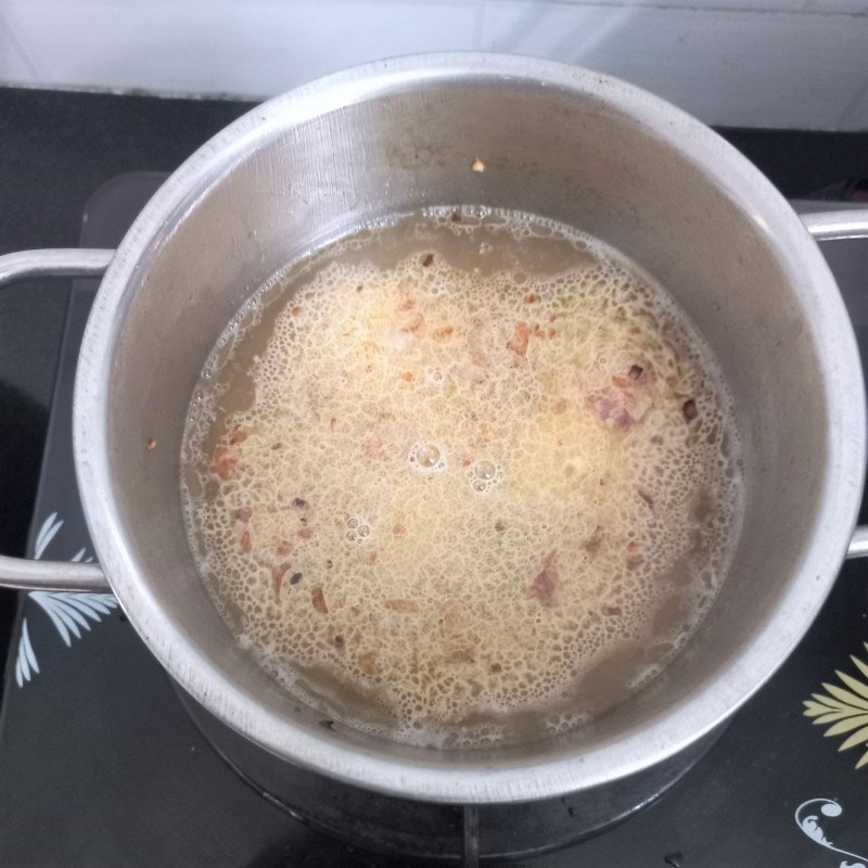 Step 3 Cooking soup Mustard greens soup with dried shrimp