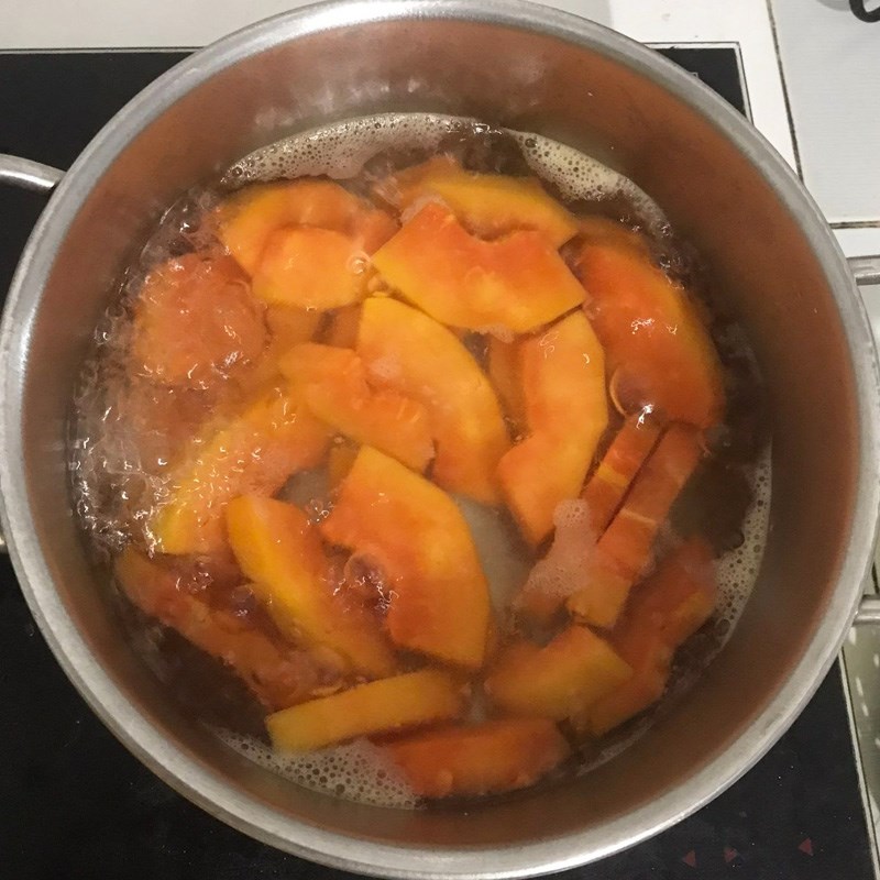 Step 2 Cooking vegetarian papaya soup