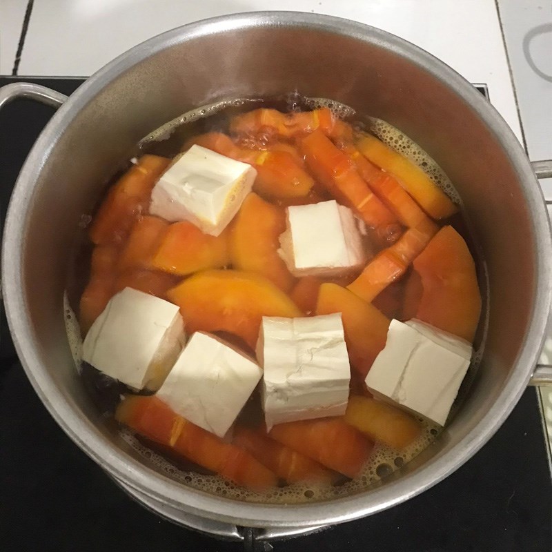 Step 2 Cooking vegetarian papaya soup