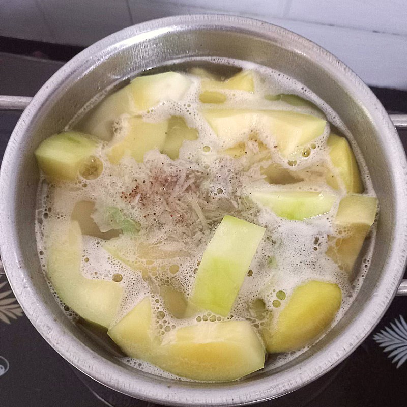 Step 3 Cooking papaya soup with ribs