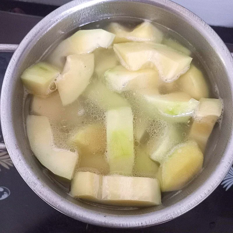 Step 3 Cooking papaya soup with ribs