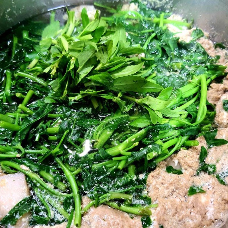 Step 3 Cook water lily soup with taro Water lily soup with taro