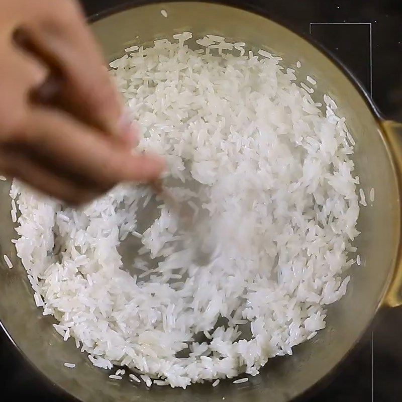 Step 3 Cook the porridge for straw mushroom porridge