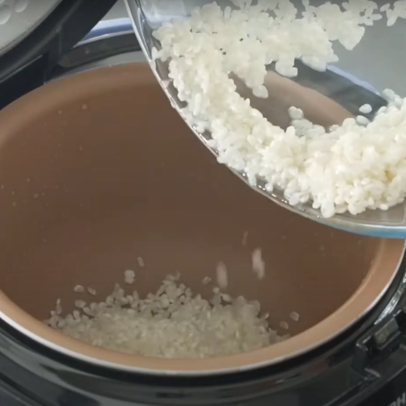 Step 2 Cook rice for sausage rice with vegetables