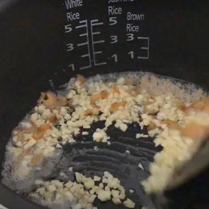 Step 2 Cook the rice for Fried Rice with Dried Shrimp and Egg