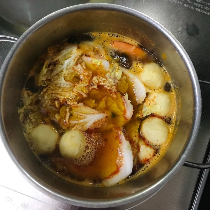 Step 3 Cook the noodles Spicy Seafood Noodles