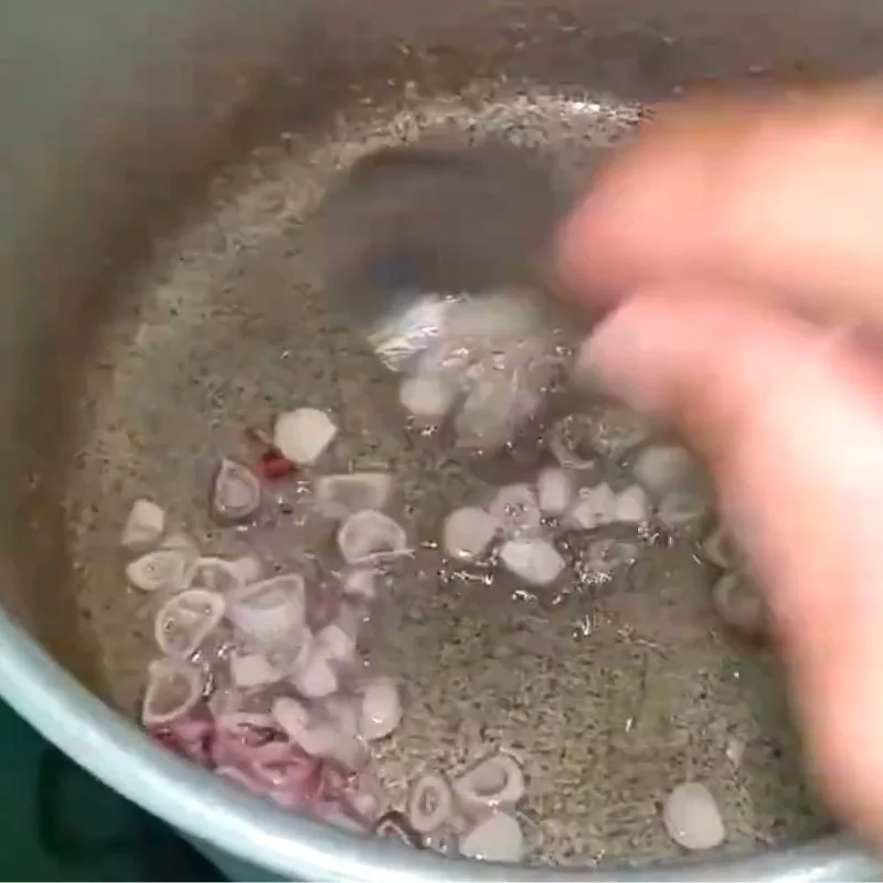 Step 3 Cook the broth for Sour Fish Soup with Fresh Humpback Fish