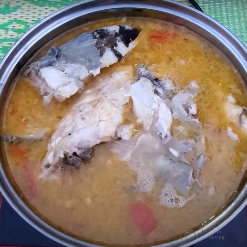 Step 3 Cook the broth for grilled fish
